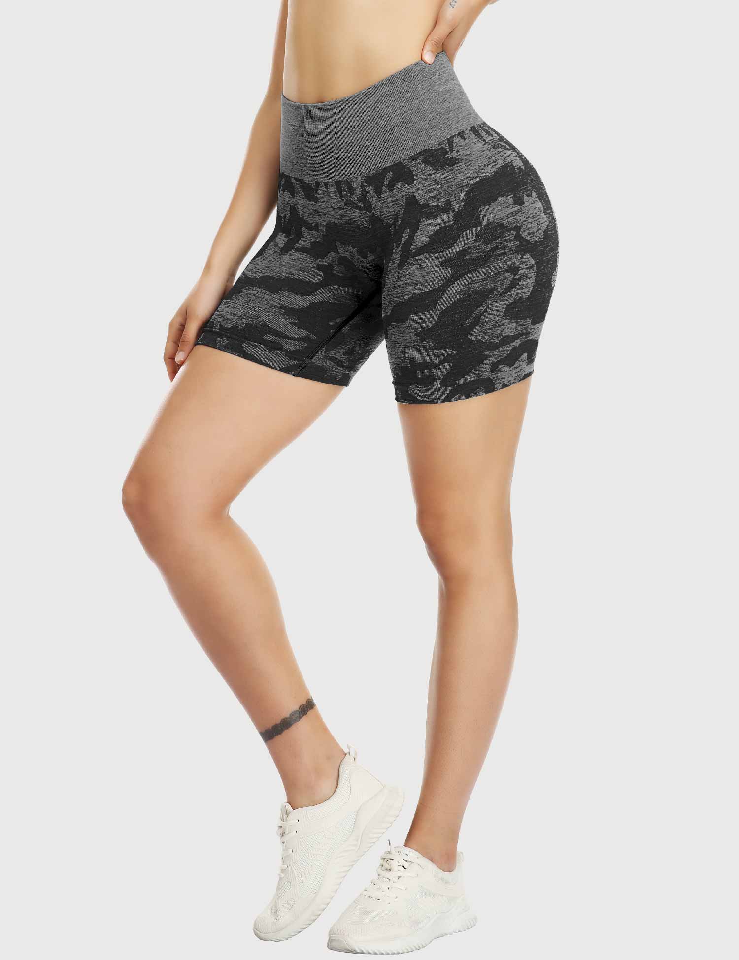 Yeoreo Camo Shorts Sin Costuras